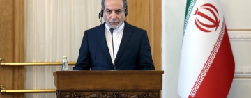 Аракчи осъди залавянето на иранския контейнеровоз 